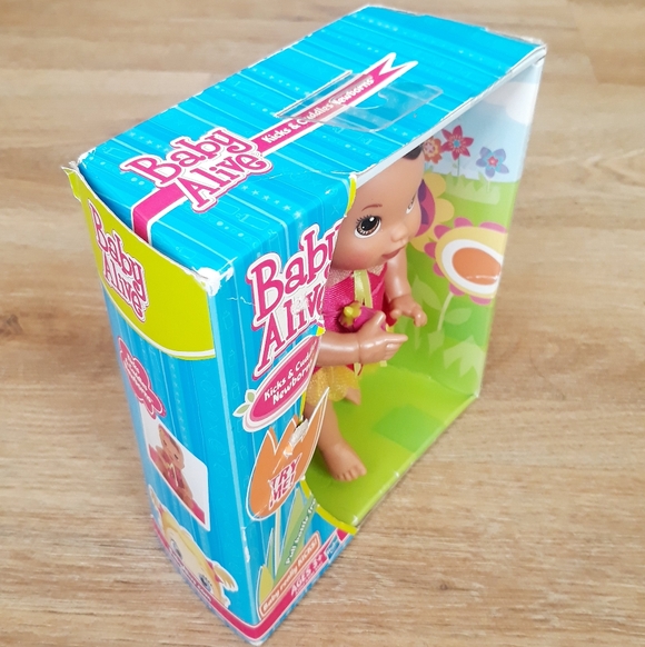 Baby Alive Kicks and Cuddles Newborn Doll - 6" Doll Bottle Does Not Retract - Picture 13 of 17